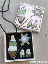 Load image into Gallery viewer, Green Aventurine Box Set - Pendant, earrings & pin