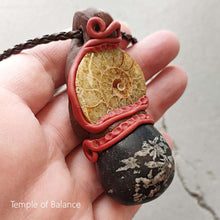 Load image into Gallery viewer, Pendant - chrysanthemum stone with AMMONITE
